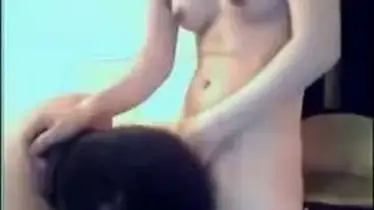 Mahasiswi Seksi Ngentot Threesome di Hotel